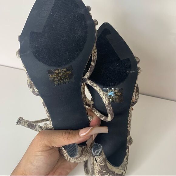 Snakeprint pointy toe wrap around heels - Picture 6 of 7